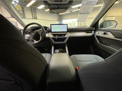 Used 2025 Ford Explorer Active image 19