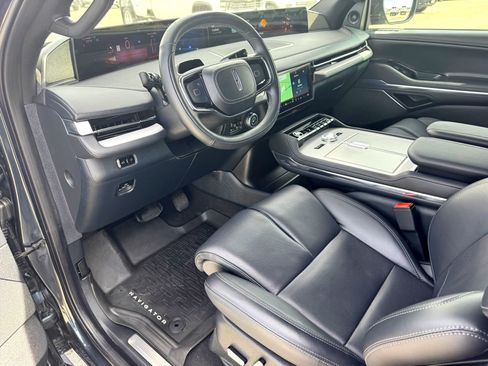 Used 2025 Lincoln Navigator Reserve w/ Jet Appearance Package image 13