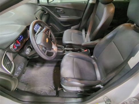 Certified 2020 Chevrolet Trax LT w/ Sun & Sound Package image 19