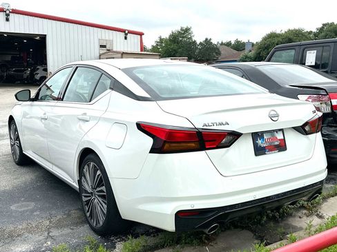Used 2025 Nissan Altima 2.5 SR FWD image 5