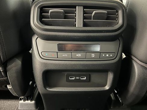 New 2025 Honda Pilot Touring image 33