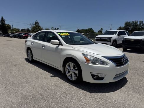 Used 2014 Nissan Altima 2.5 SL w/ Moonroof Package FWD image 1
