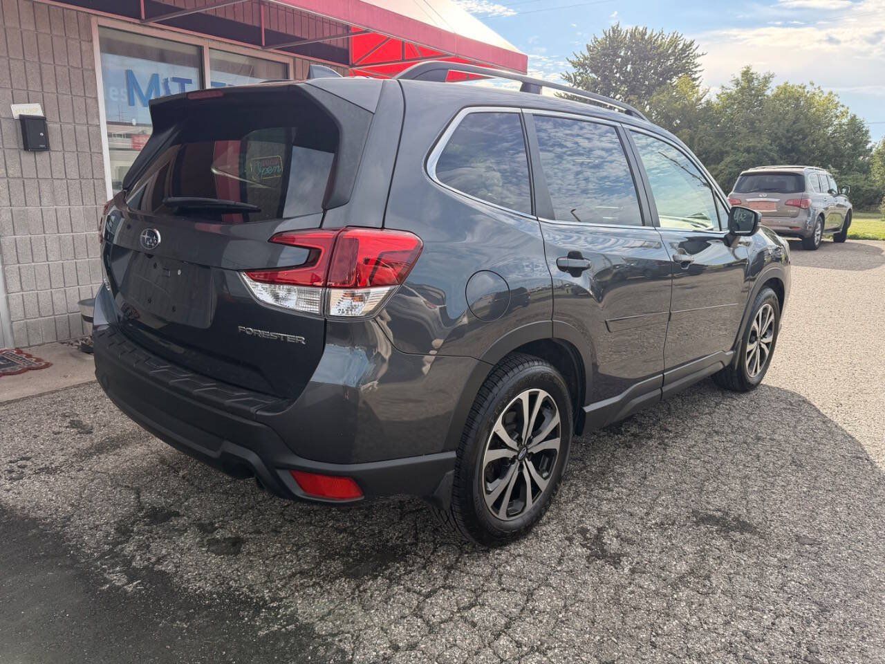 Used 2021 Subaru Forester Limited AWD/4WD image 4