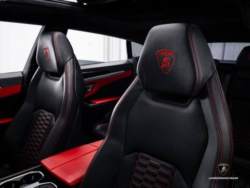 Used 2022 Lamborghini Urus AWD/4WD image 29