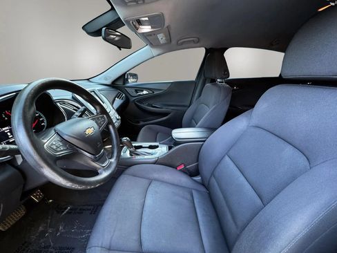 Used 2017 Chevrolet Malibu LT FWD image 13