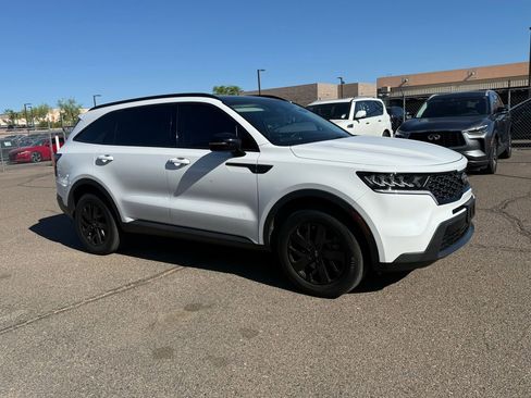 Used 2021 Kia Sorento S w/ Panoramic Sunroof Package image 3