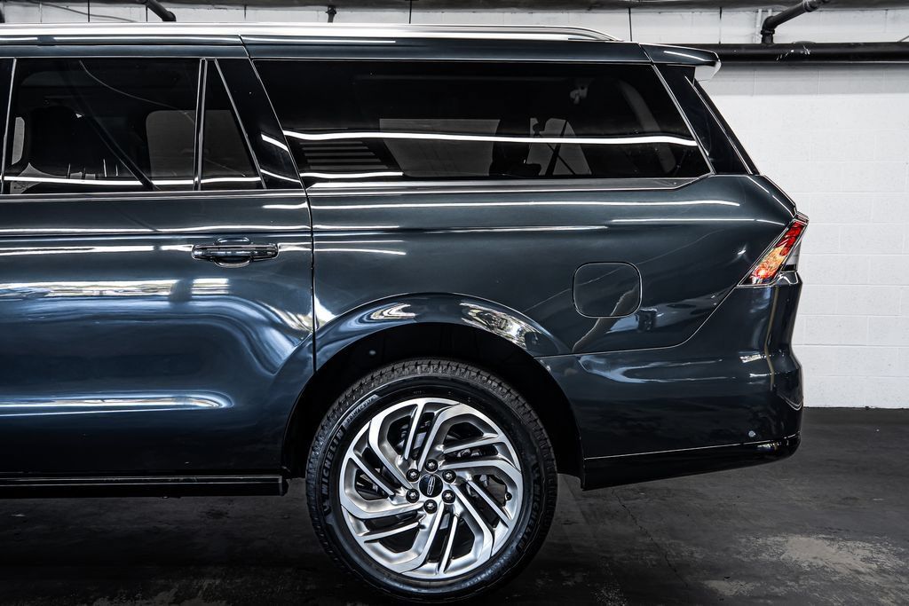 Used 2025 Lincoln Navigator L Reserve AWD/4WD image 13