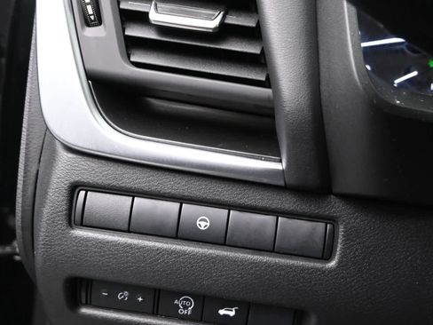Used 2024 Nissan Rogue SV FWD image 21