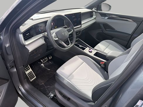New 2026 Volkswagen Tiguan SE R-Line AWD/4WD image 11