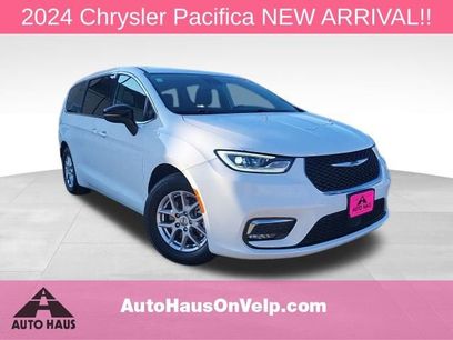 Used 2024 Chrysler Pacifica Touring-L