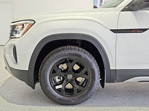 New 2026 Volkswagen Atlas Peak Edition AWD/4WD image 6