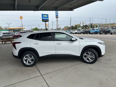 New 2026 Chevrolet Trax LS FWD image 4