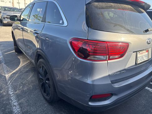 Used 2020 Kia Sorento S image 6