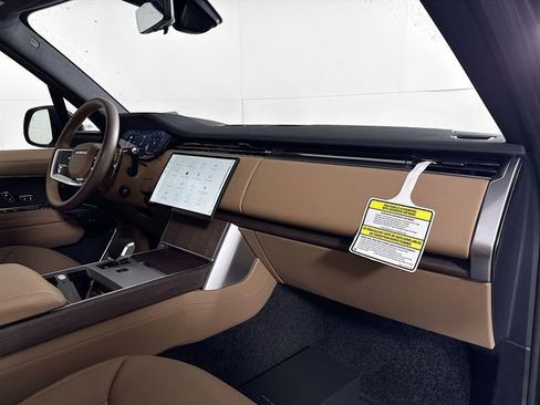 New 2026 Land Rover Range Rover Long Wheelbase SE AWD/4WD image 31