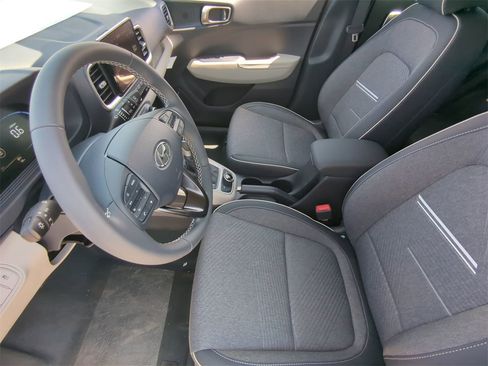 New 2025 Hyundai Venue Limited image 18