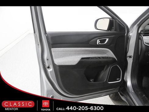Used 2022 Jeep Compass Latitude w/ Sun and Sound Group AWD/4WD image 4