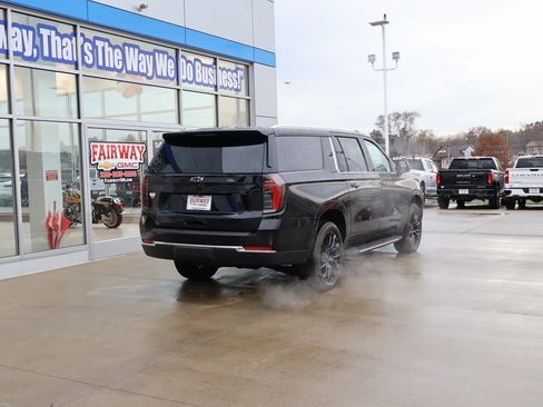 New 2026 Chevrolet Suburban LS image 3