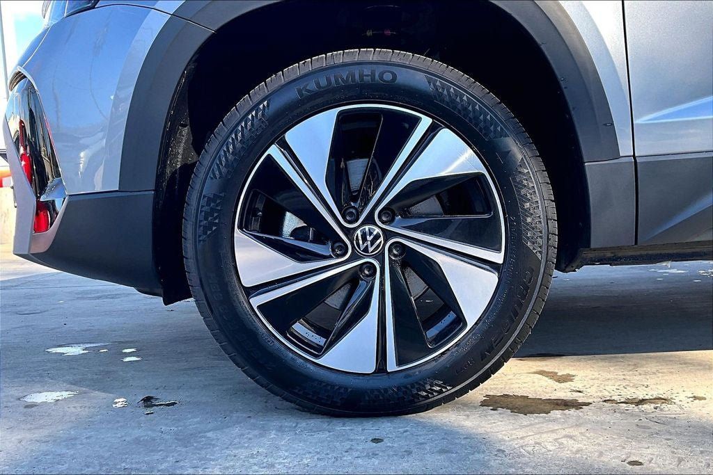 New 2026 Volkswagen Taos SE AWD/4WD image 8