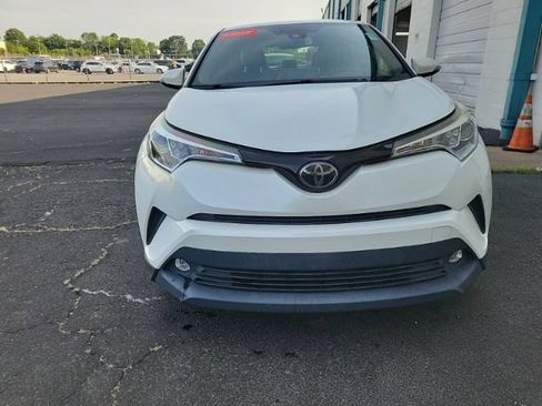 Used 2019 Toyota C-HR Limited FWD image 3