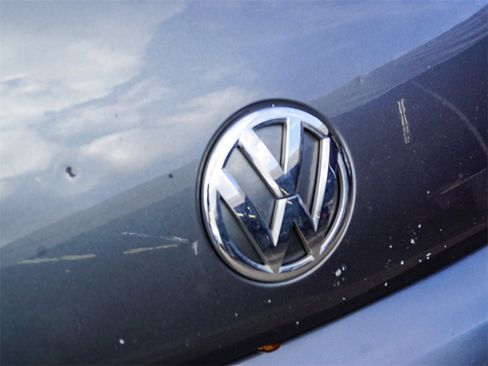 Used 2018 Volkswagen Beetle 2.0T S image 10