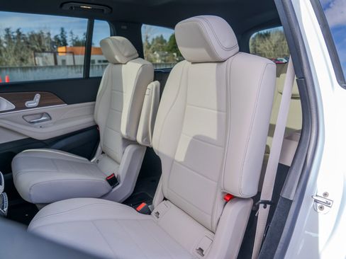 Used 2025 Mercedes-Benz GLS 450 4MATIC image 19