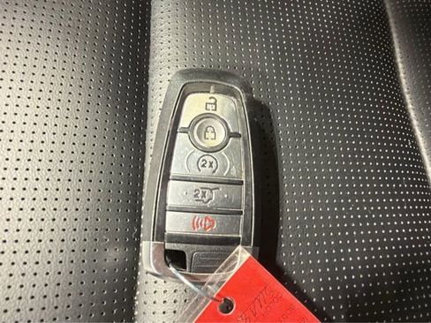 Certified 2025 Ford Escape Platinum AWD/4WD image 30
