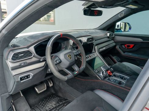 Used 2023 Lamborghini Urus Performante AWD/4WD image 10