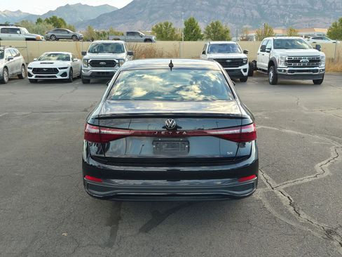 Used 2025 Volkswagen Jetta SE FWD image 7