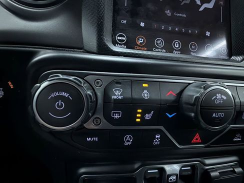 Used 2022 Jeep Wrangler Unlimited Sport image 25