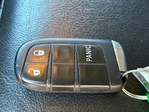 Used 2019 Jeep Compass Limited image 28