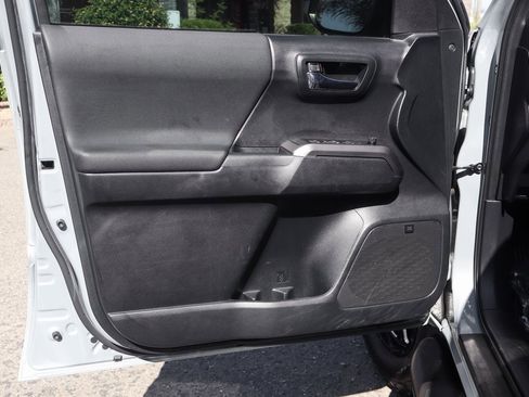 Used 2019 Toyota Tacoma TRD Sport image 14