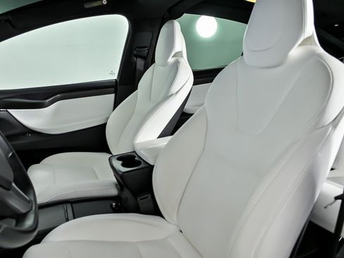 Used 2018 Tesla Model X 75D image 21