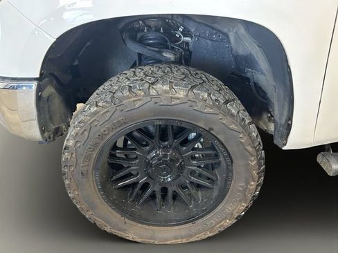 Used 2021 Toyota Tundra 4x4 CrewMax image 14