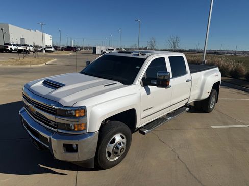 Used 2019 Chevrolet Silverado 3500 LTZ w/ Duramax Plus Package image 11
