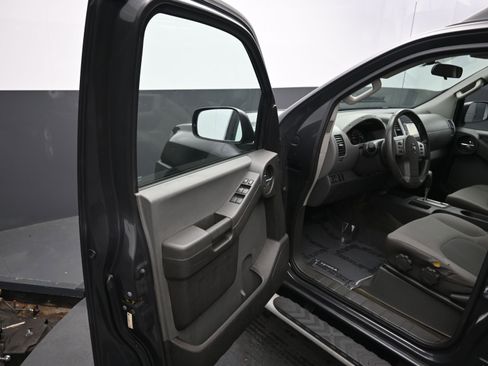 Used 2015 Nissan Xterra S image 16