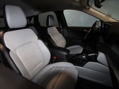 Used 2025 Ford Escape SE image 23