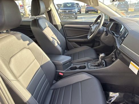 Used 2024 Volkswagen Jetta SE image 11