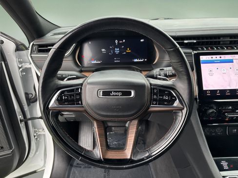 Used 2022 Jeep Grand Cherokee Summit image 11