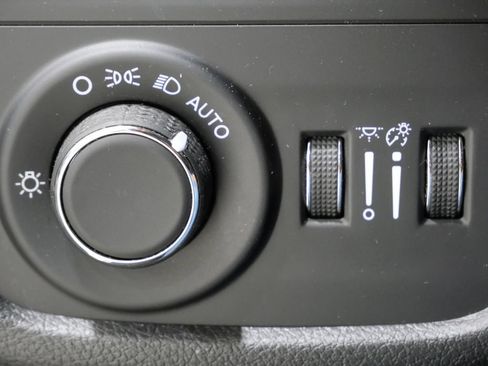 Used 2023 Jeep Grand Cherokee Altitude AWD/4WD image 11