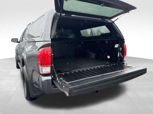 Used 2017 Toyota Tacoma TRD Sport w/ Tow Package image 13