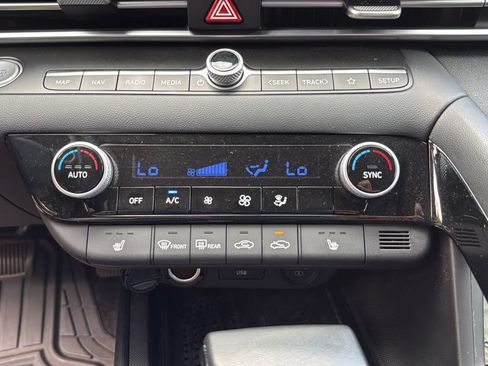 Used 2023 Hyundai Elantra SEL w/ Convenience Package FWD image 24