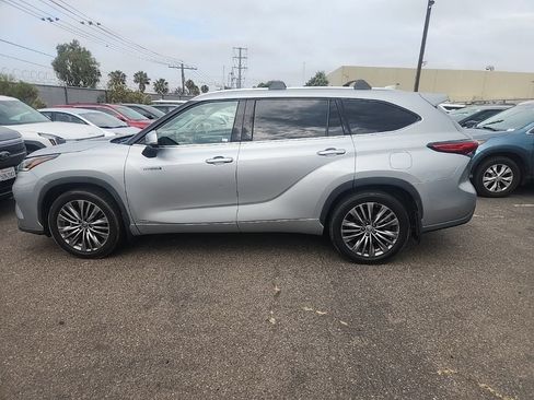 Used 2021 Toyota Highlander Platinum AWD/4WD image 10