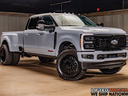 Used 2025 Ford F350 Platinum image 1