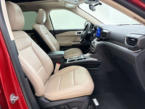 Certified 2020 Ford Explorer XLT w/ Equipment Group 202A RWD image 30