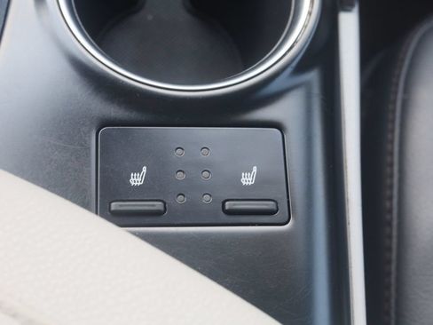 Used 2019 Toyota Camry XLE FWD image 9