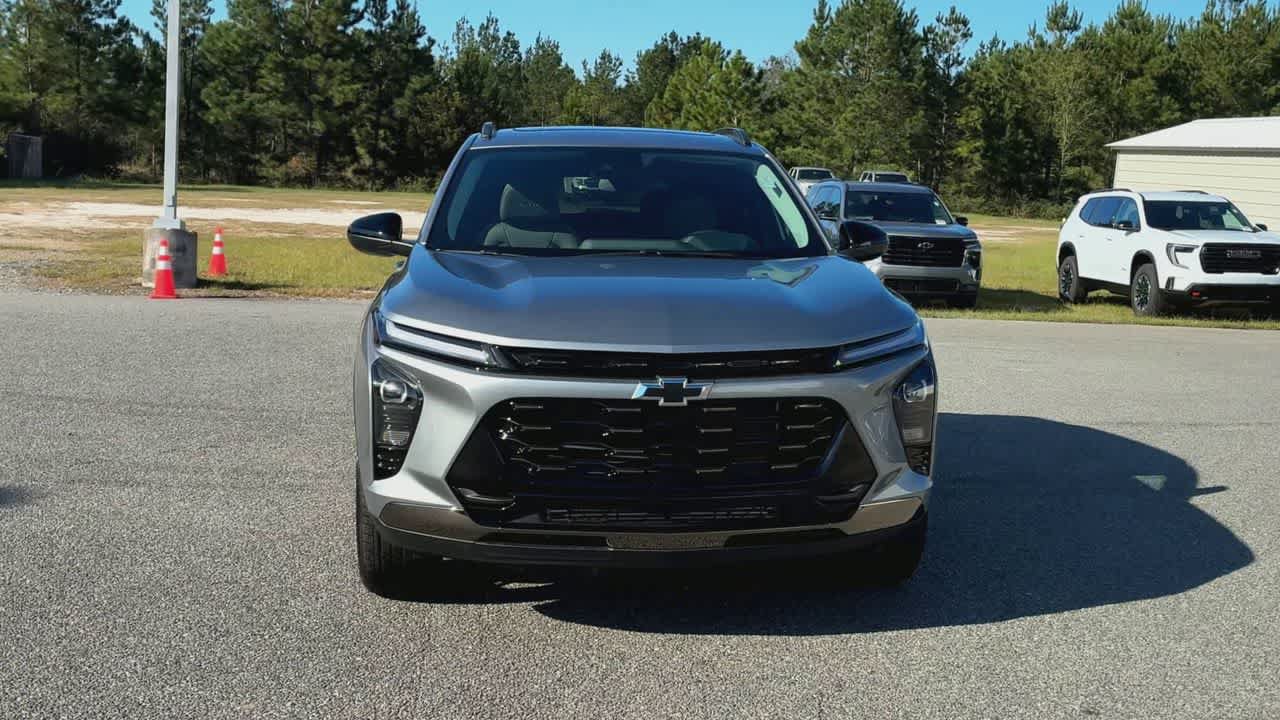 New 2026 Chevrolet Trax ACTIV w/ Sunroof Package FWD image 3