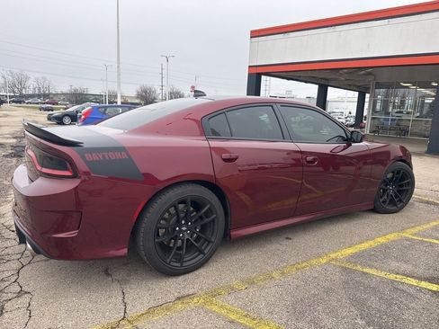 Used 2017 Dodge Charger R/T image 4
