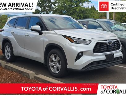 Used 2025 Toyota Highlander LE