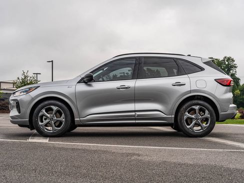 Used 2023 Ford Escape ST-Line w/ Tech Pack #1 FWD image 4