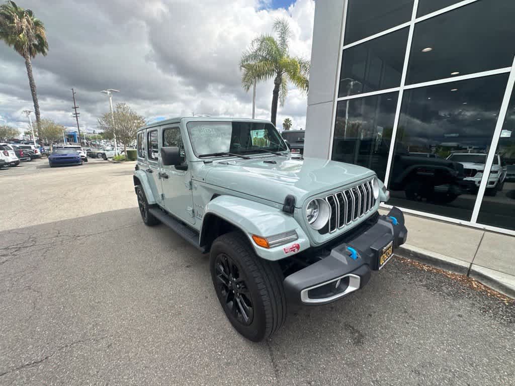 Used 2024 Jeep Wrangler Unlimited Sahara w/ Technology Group AWD/4WD image 2